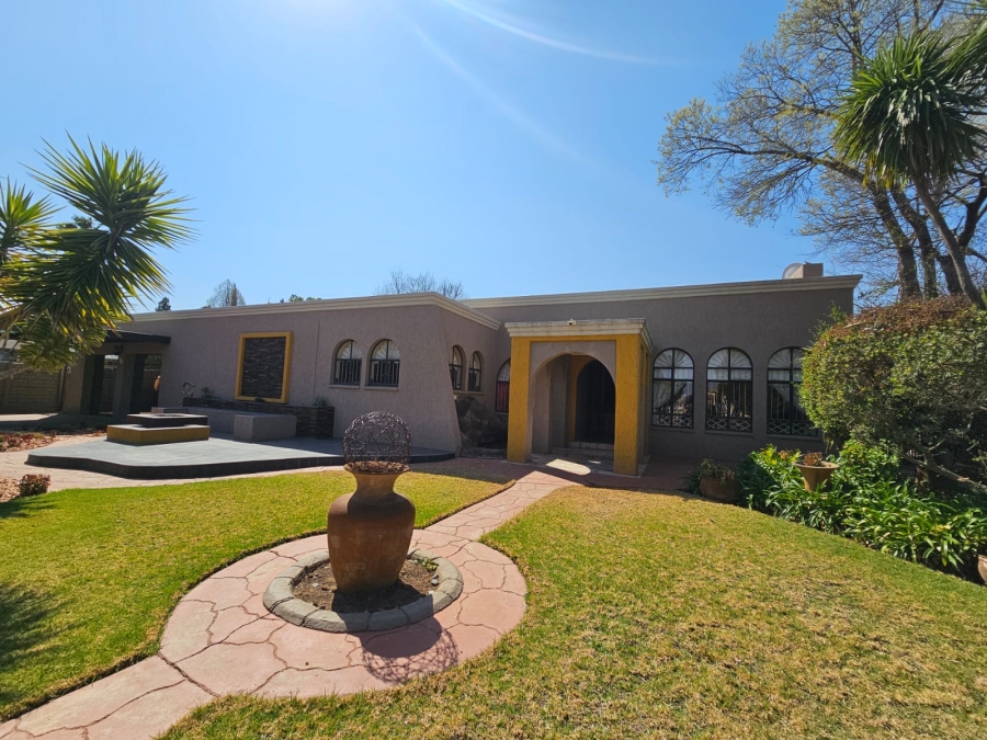 4 Bedroom Property for Sale in Jim Fouchepark Free State